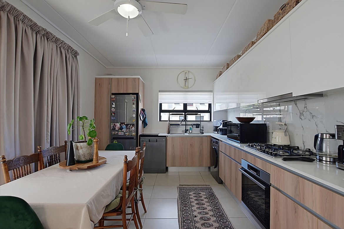 0m² Exclusive First-Floor Living in Fynbos Estate.