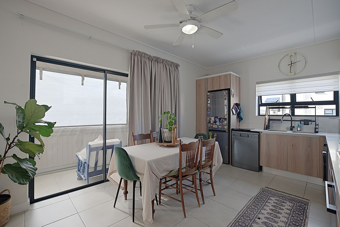 0m² Exclusive First-Floor Living in Fynbos Estate.