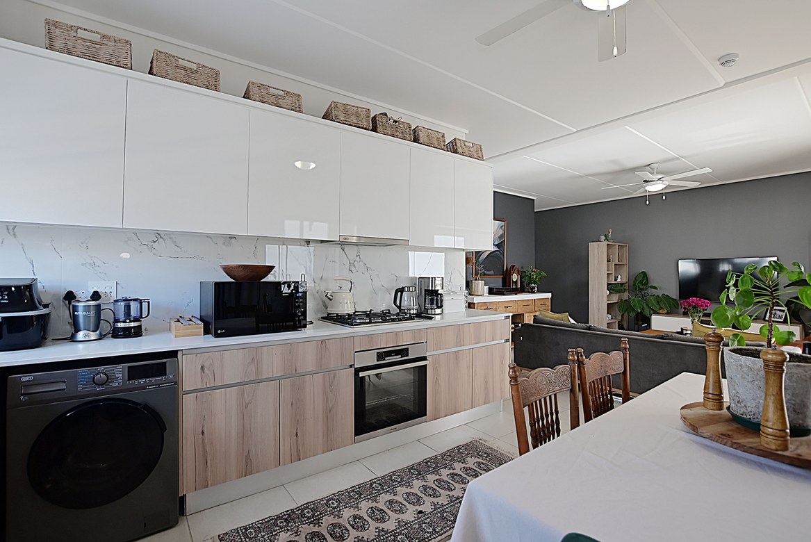 0m² Exclusive First-Floor Living in Fynbos Estate.