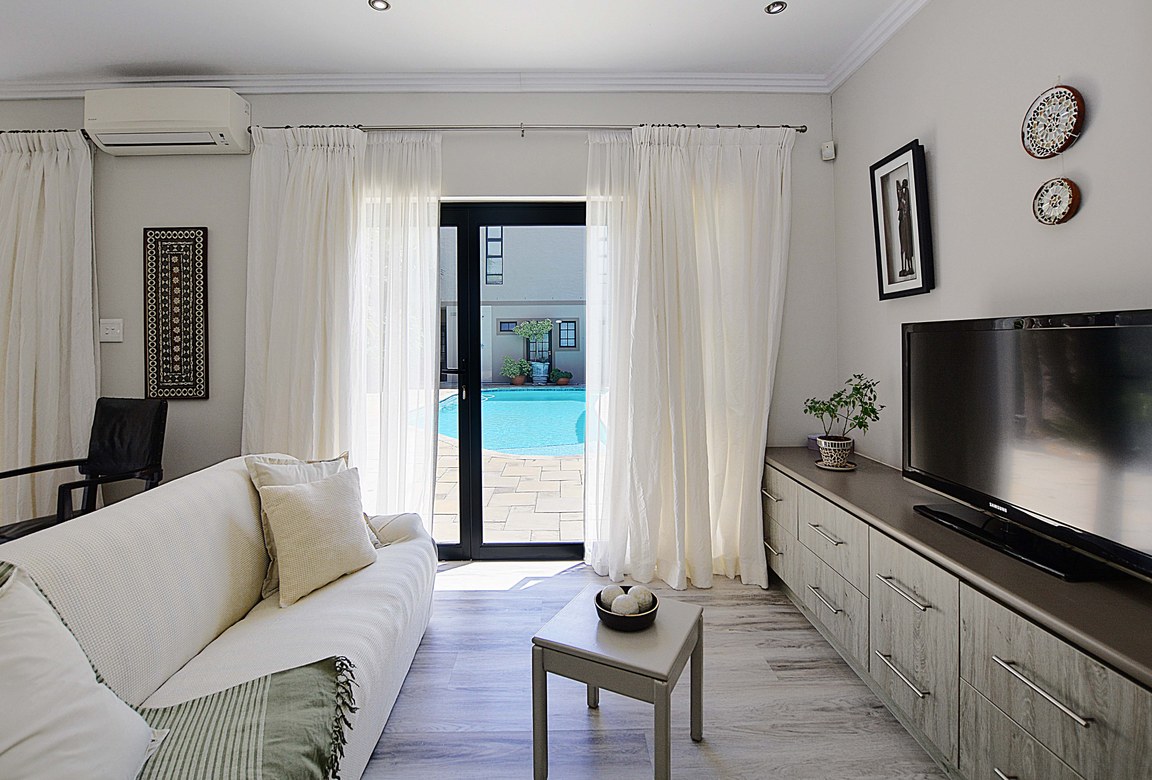 937m² Extremely unique property, located in the sought after flamingo vlei area