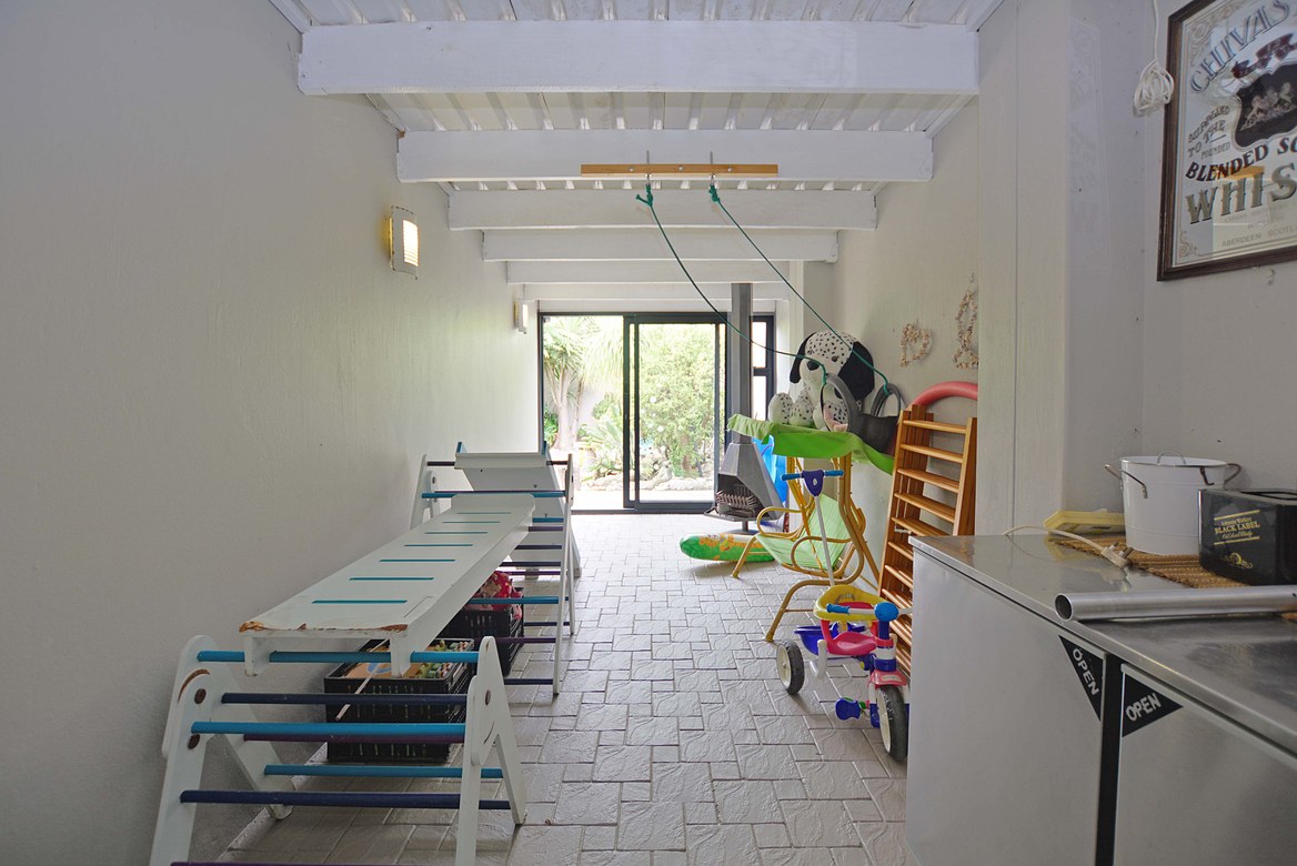 937m² Extremely unique property, located in the sought after flamingo vlei area