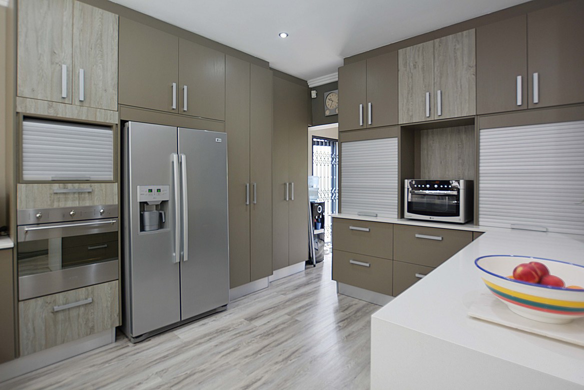 937m² Extremely unique property, located in the sought after flamingo vlei area