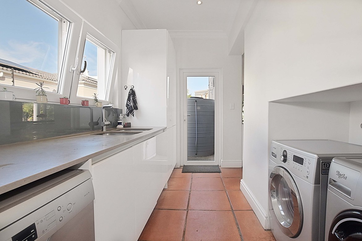 888m² Coastal Lifestyle Living in Sunset Beach 