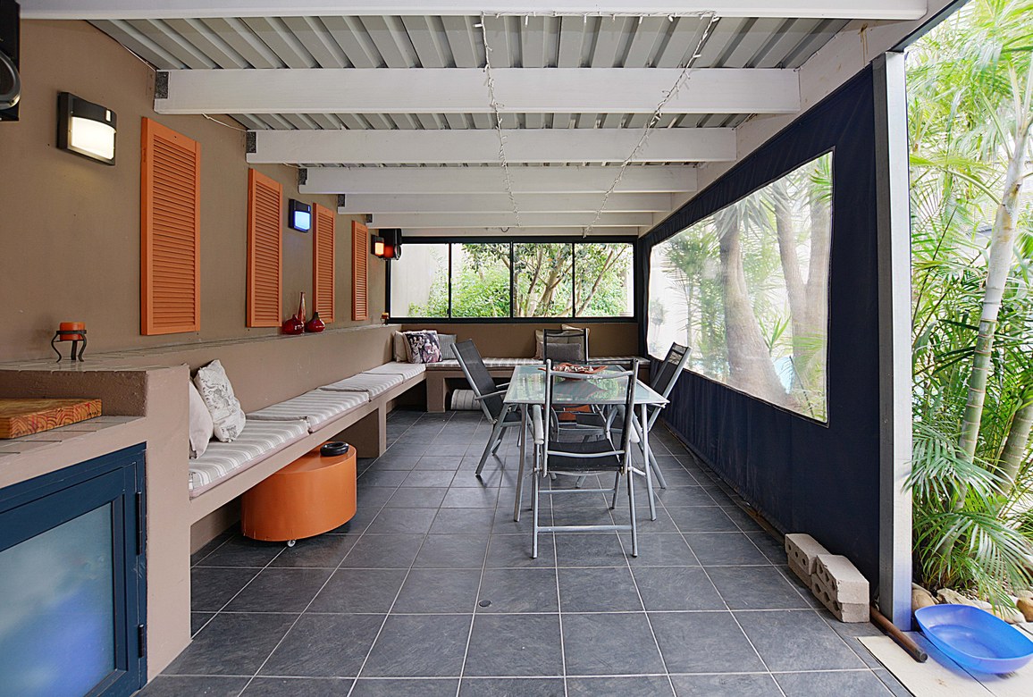 937m² Extremely unique property, located in the sought after flamingo vlei area