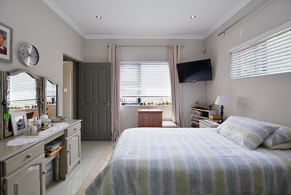 937m² Extremely unique property, located in the sought after flamingo vlei area