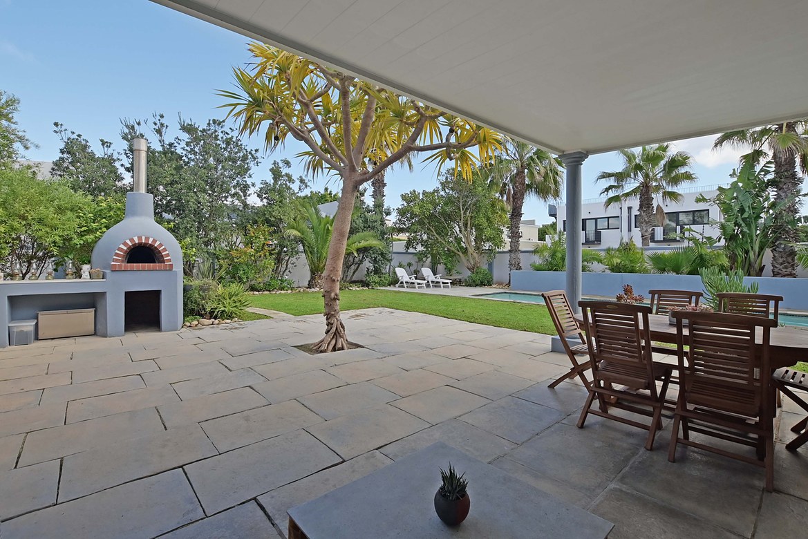 888m² Coastal Lifestyle Living in Sunset Beach 