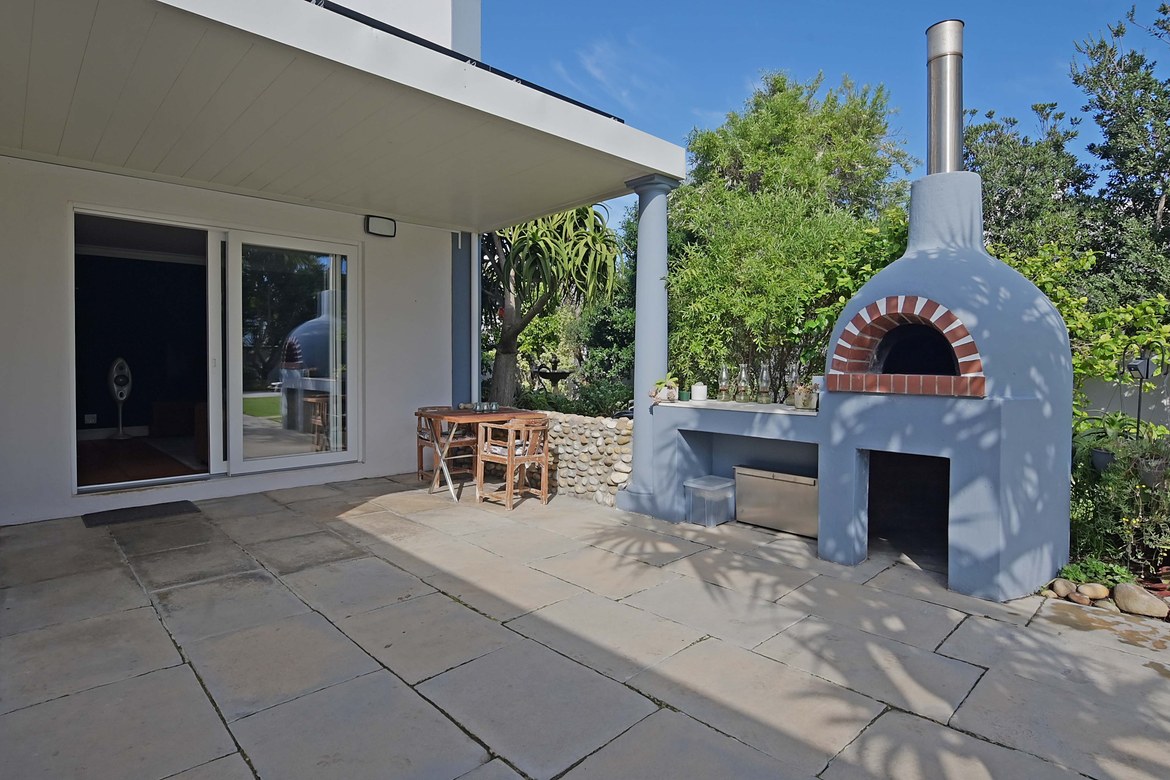 888m² Coastal Lifestyle Living in Sunset Beach 