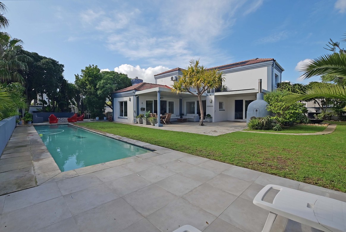 888m² Coastal Lifestyle Living in Sunset Beach 