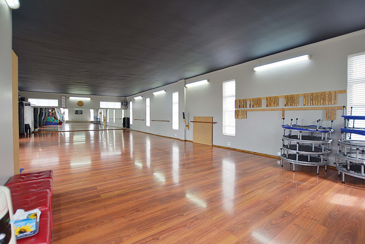 937m² Extremely unique property, located in the sought after flamingo vlei area