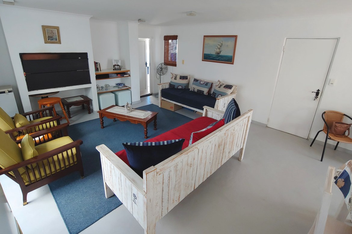 168m² Great Value: Coastal Home +/- 900 meters from Beach