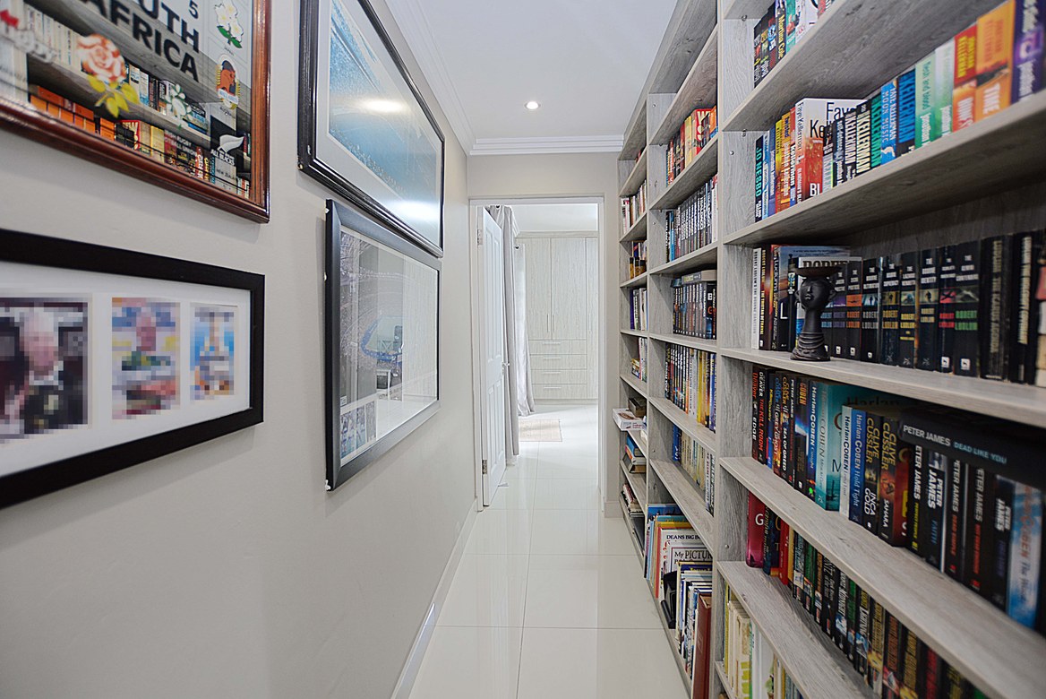 937m² Extremely unique property, located in the sought after flamingo vlei area