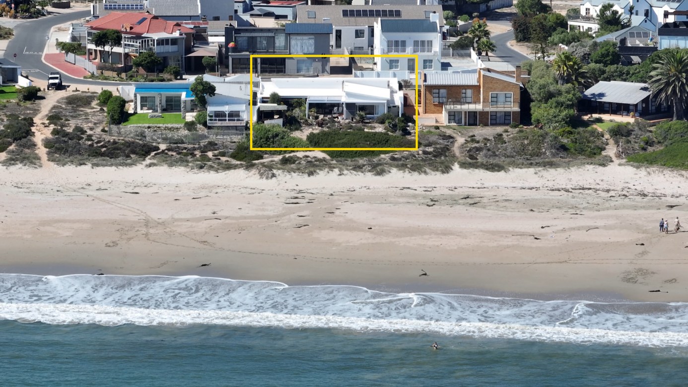 540m² ON the Beach in Beautiful Britannia Bay!