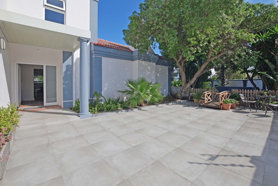 888m² Coastal Lifestyle Living in Sunset Beach 