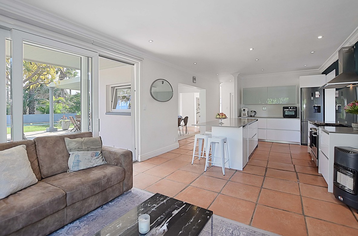 888m² Coastal Lifestyle Living in Sunset Beach 