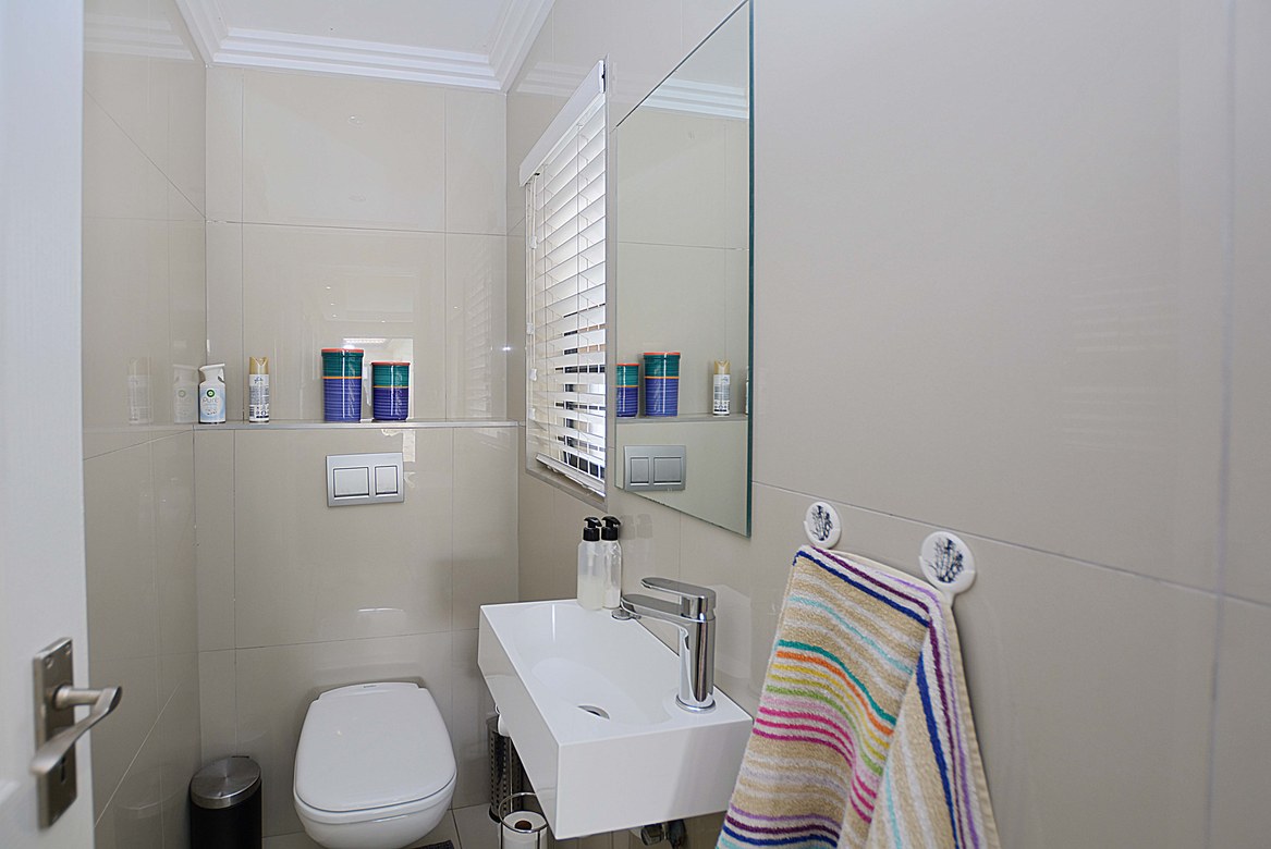 937m² Extremely unique property, located in the sought after flamingo vlei area