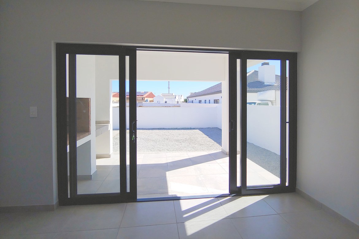 445m² Exceptional Value:  Home 160 meters from BEACH in Security Estate