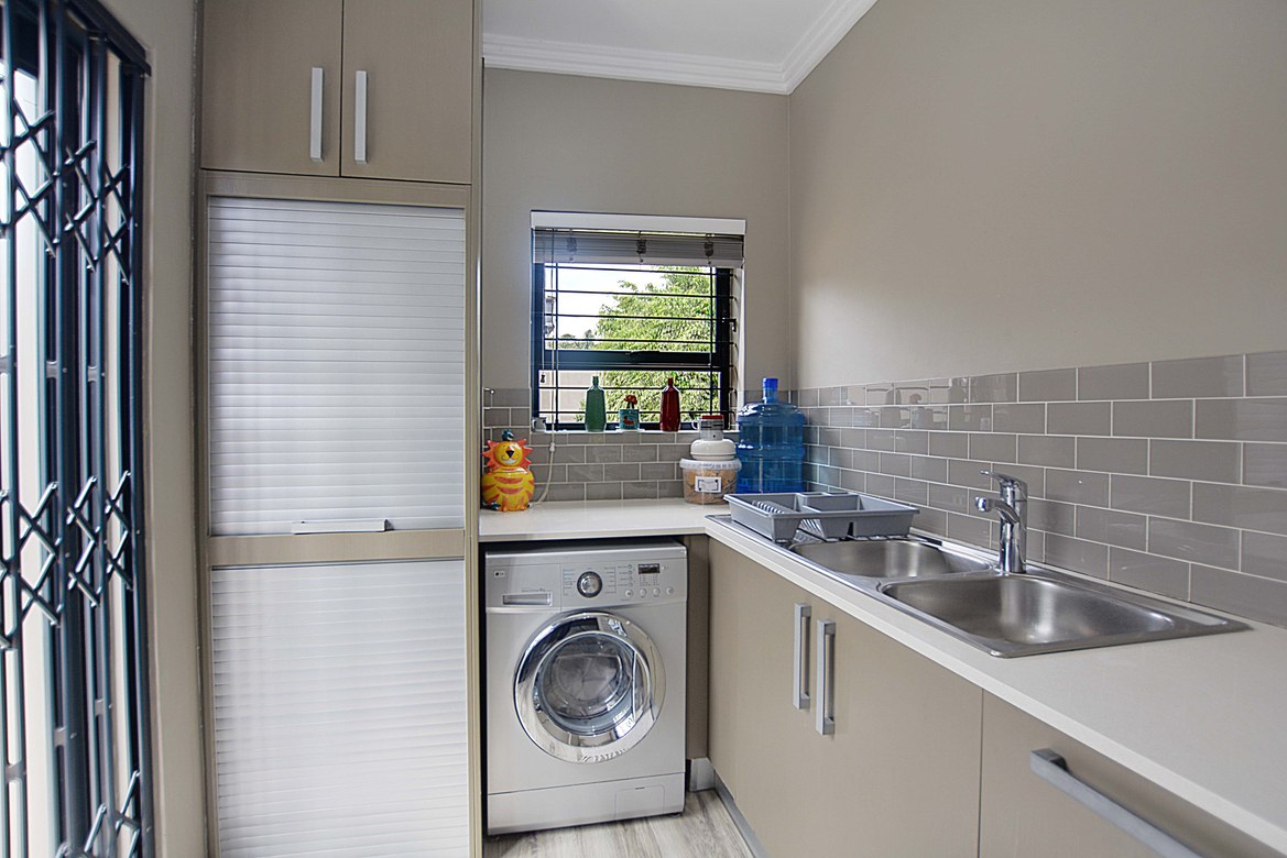 937m² Extremely unique property, located in the sought after flamingo vlei area