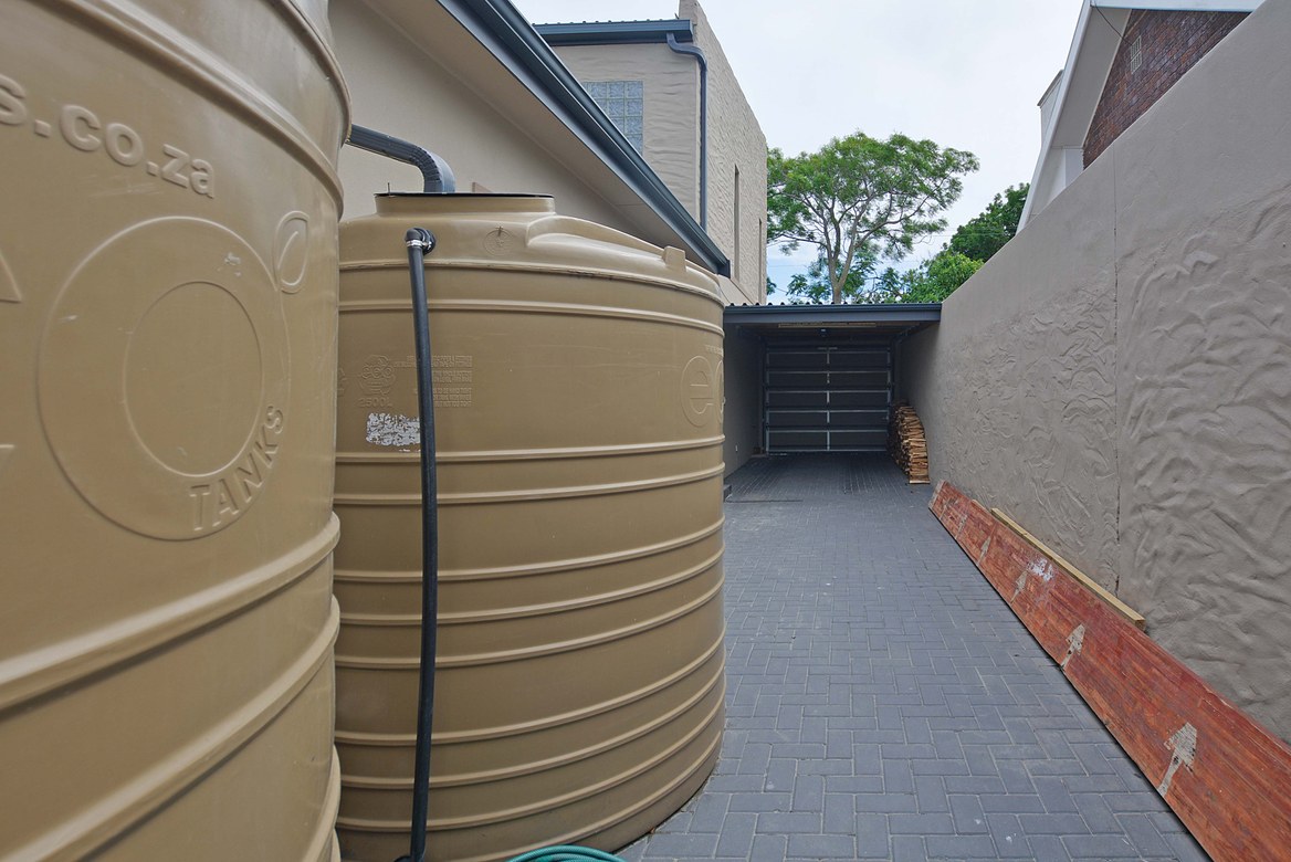 937m² Extremely unique property, located in the sought after flamingo vlei area