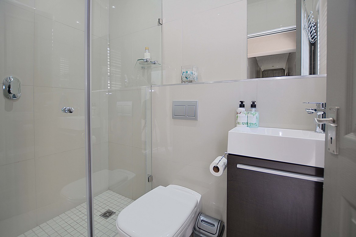 937m² Extremely unique property, located in the sought after flamingo vlei area