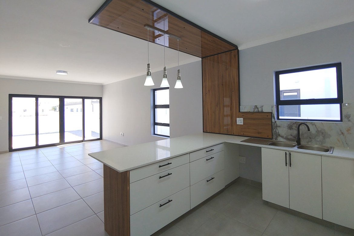 445m² Exceptional Value:  Home 160 meters from BEACH in Security Estate