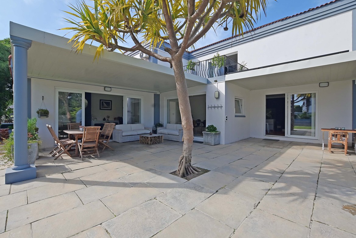 888m² Coastal Lifestyle Living in Sunset Beach 