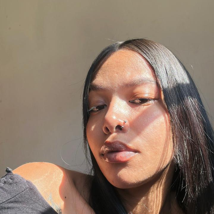 Cleo
                                                                Istain