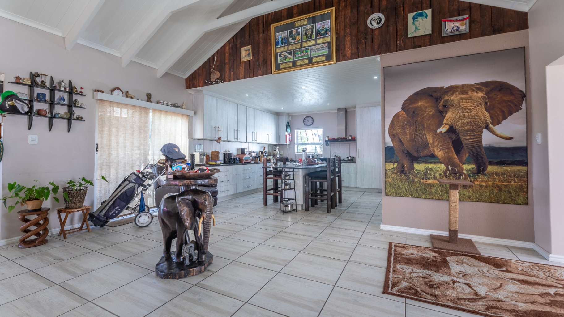 1018m² Langebaan Living: Your Dream Home Awaits - Dual Living with Spacious 3 Bedroom Main House and Separate 1 Bedroom 2nd Home