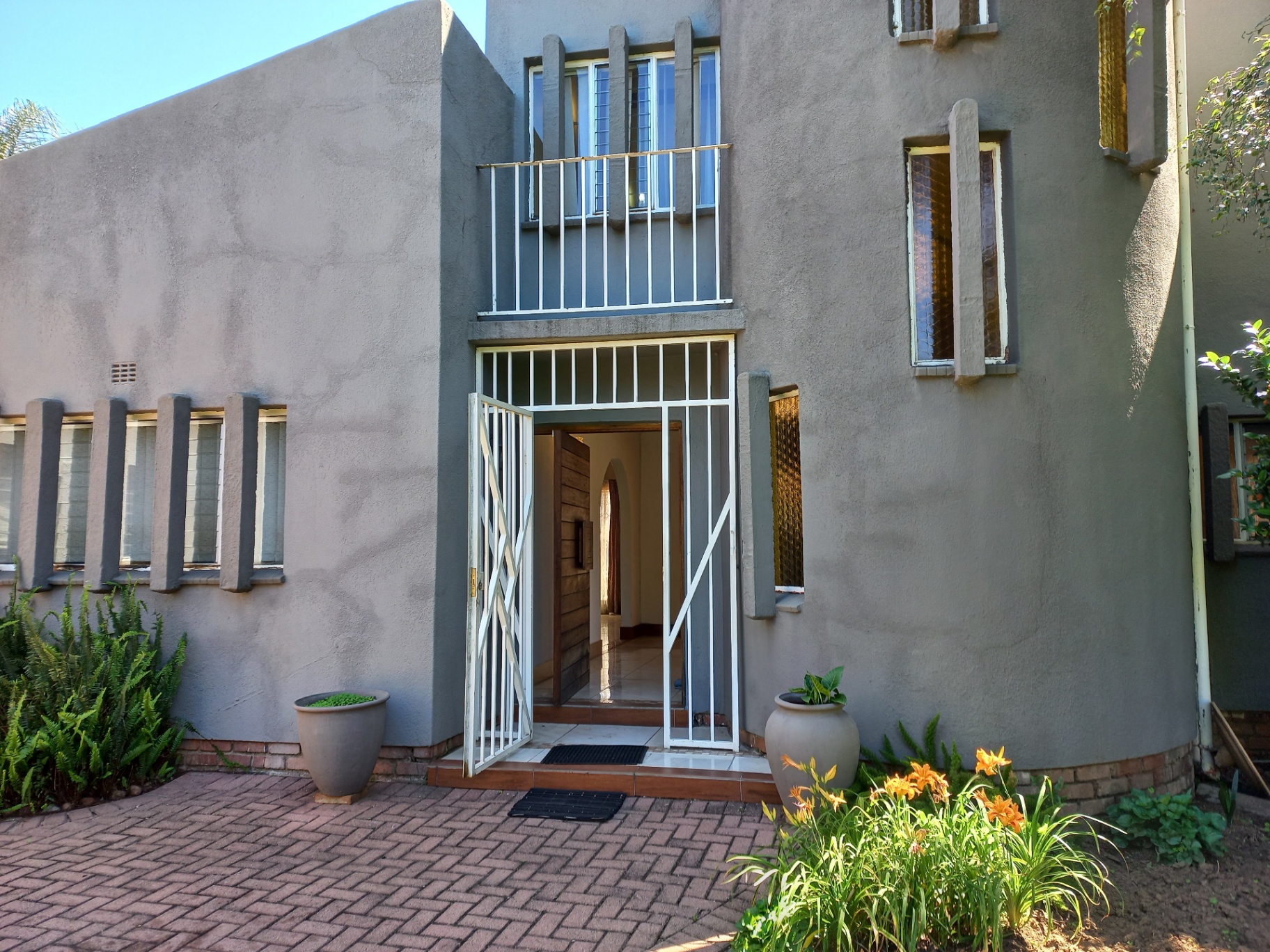 1501m² SPACIOUS PROPERTY ON A LARGE STAND IN SOUGHT AFTER SUBURB