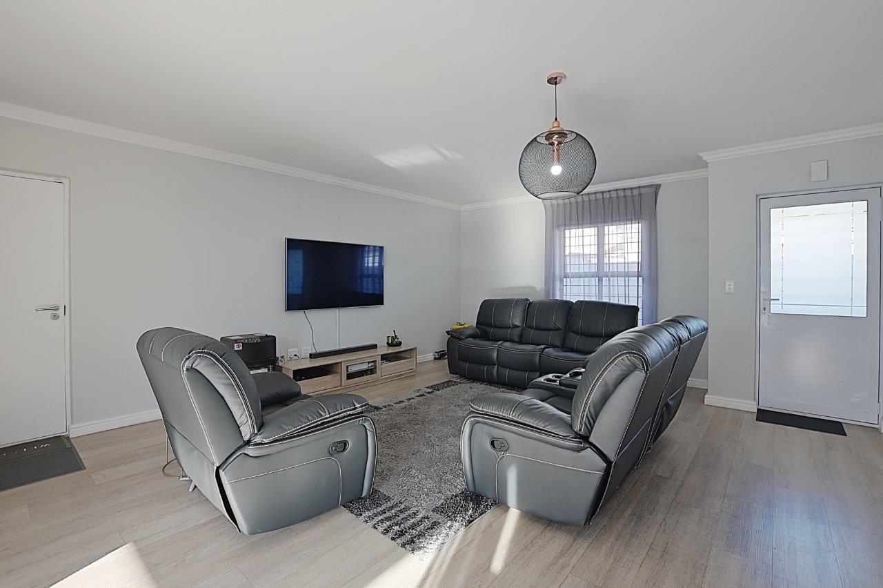 510m² Neat as a Pin – Modern 3-Bedroom Gem in the Heart of Sunningdale!