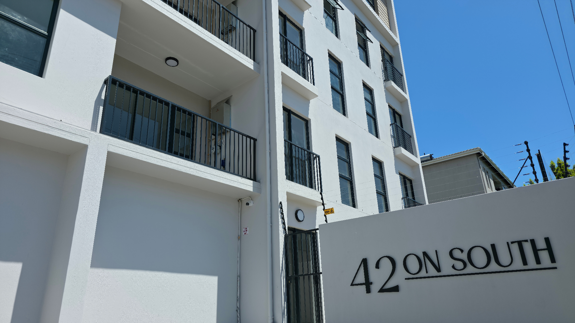 0m² Sunny Brand New 1 Bedroom(#7) Apartment is North Facing= all day sun ++ Pet & Airbnb Friendly | No Transfer Duty.