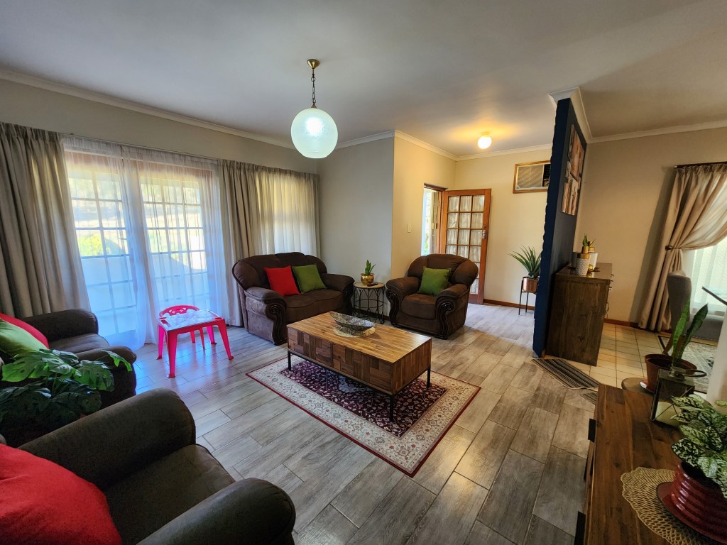 682m² 3 Bedroom  house next to Renosterbos green belt - Dalsig neighbourhood Malmesbury!