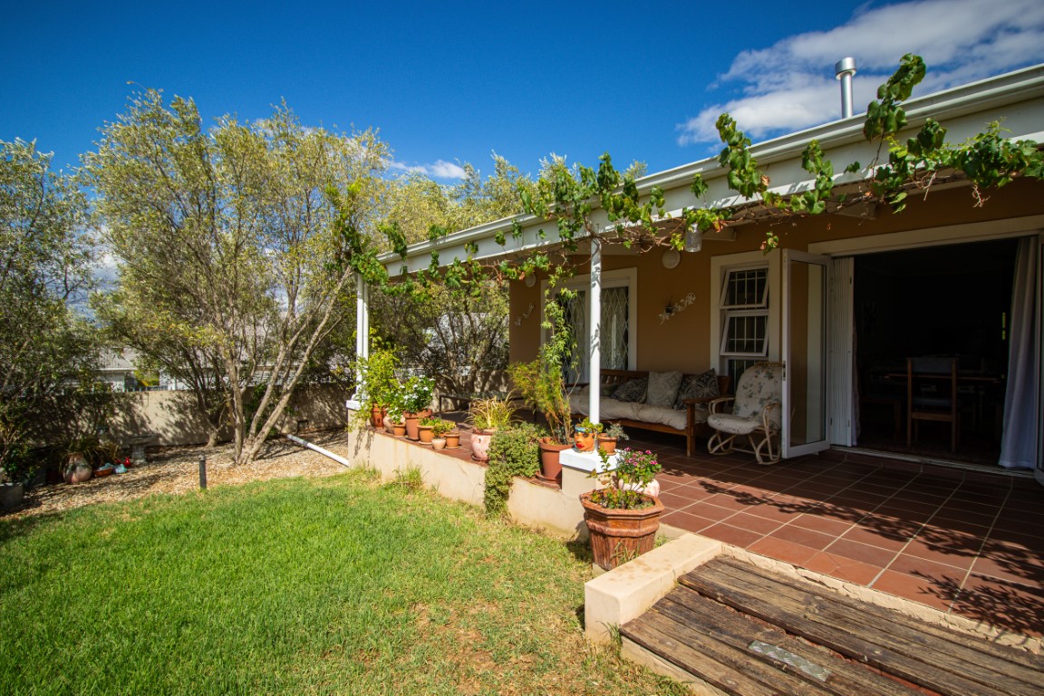 801m² 3 Bedroom house nestled in ever popular Riebeek Kasteel!