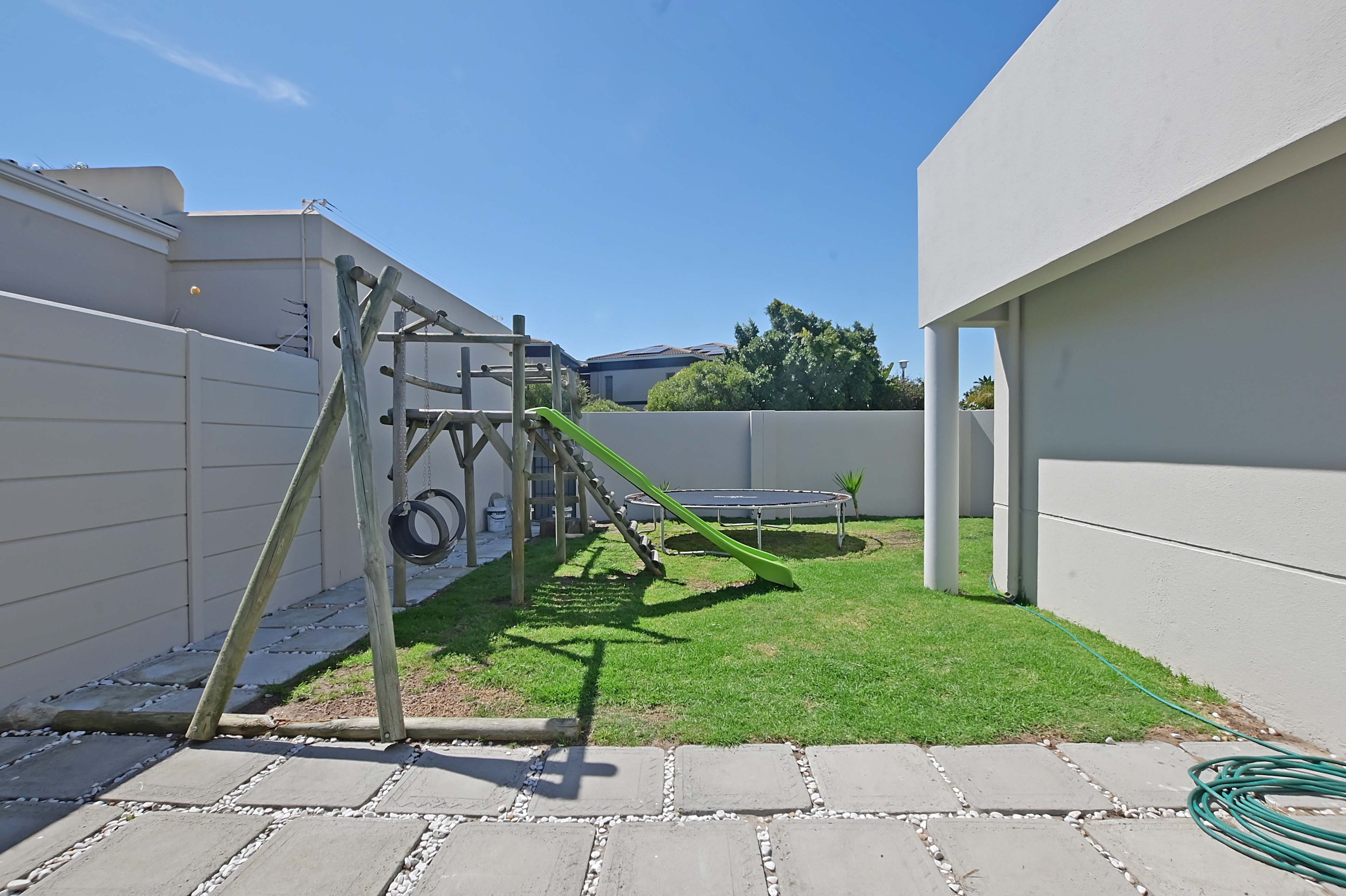 526m² Charming 4-Bedroom Family Home in Tranquil Parklands Pocket.