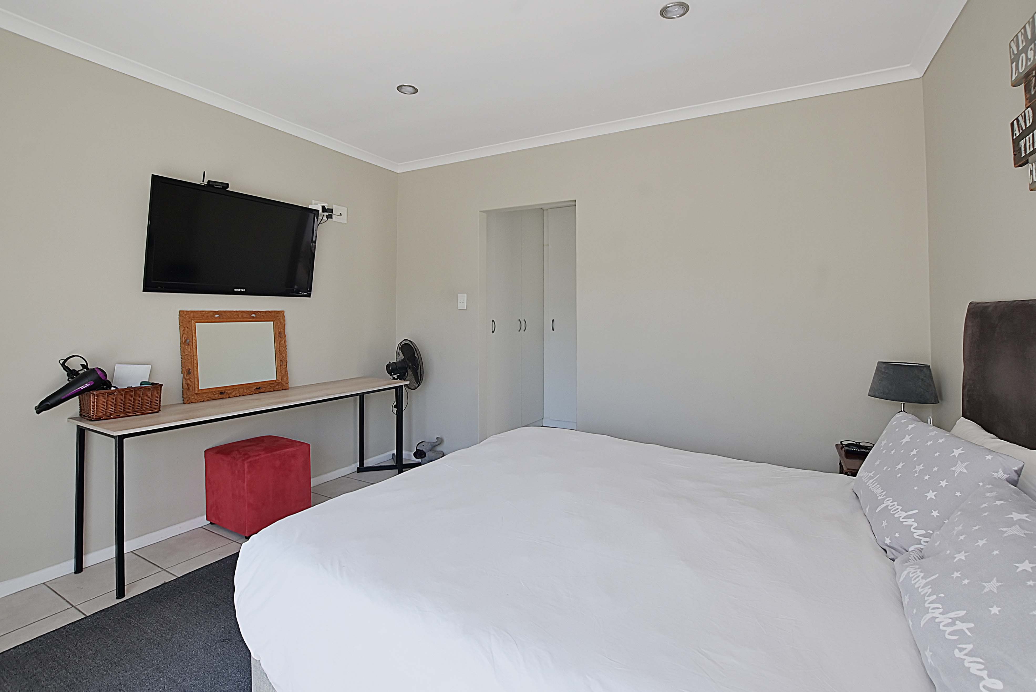 526m² Charming 4-Bedroom Family Home in Tranquil Parklands Pocket.