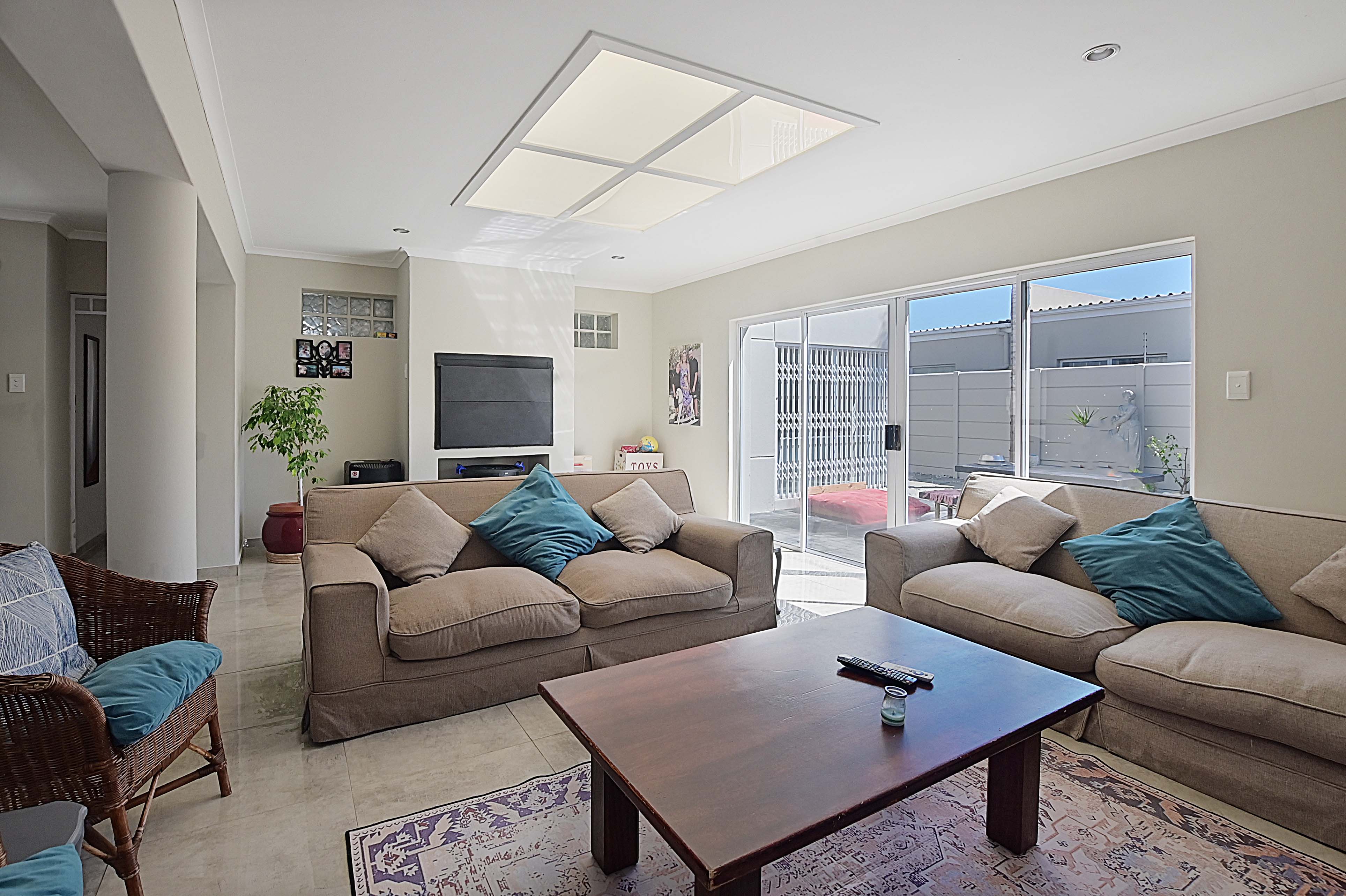 526m² Charming 4-Bedroom Family Home in Tranquil Parklands Pocket.