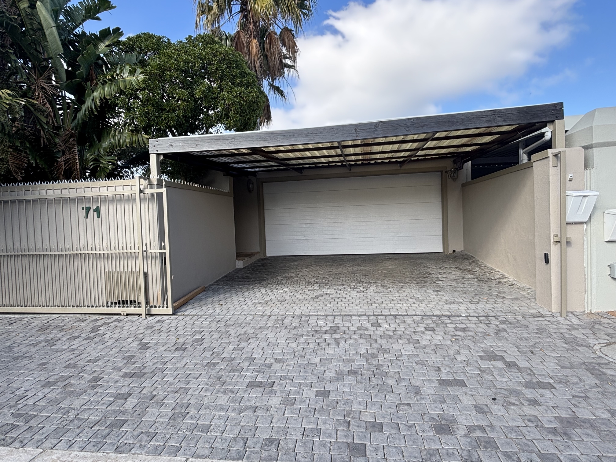 450m² Charming 4-Bedroom Family Home for Sale in West Beach!