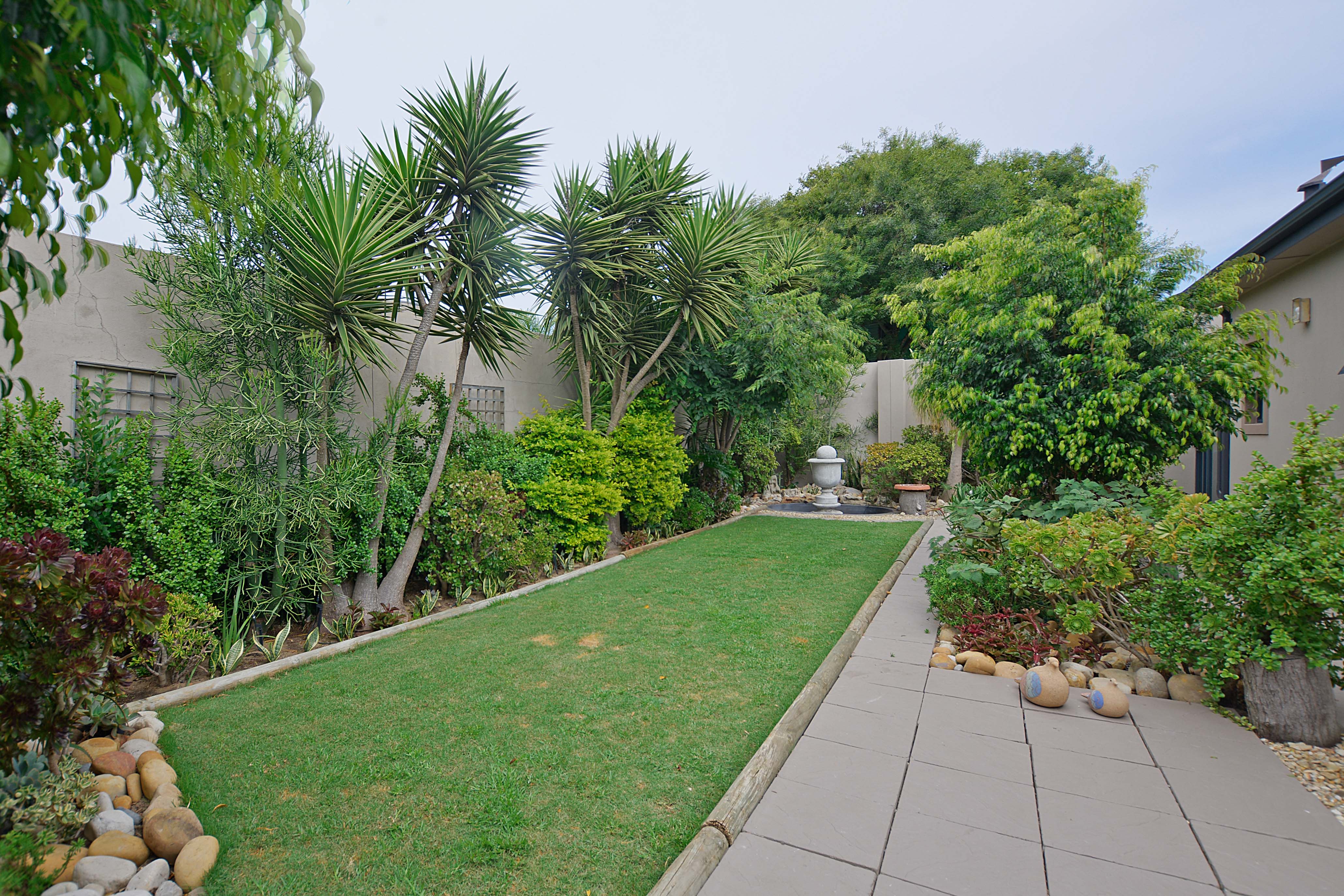 937m² Extremely unique property, located in the sought after flamingo vlei area