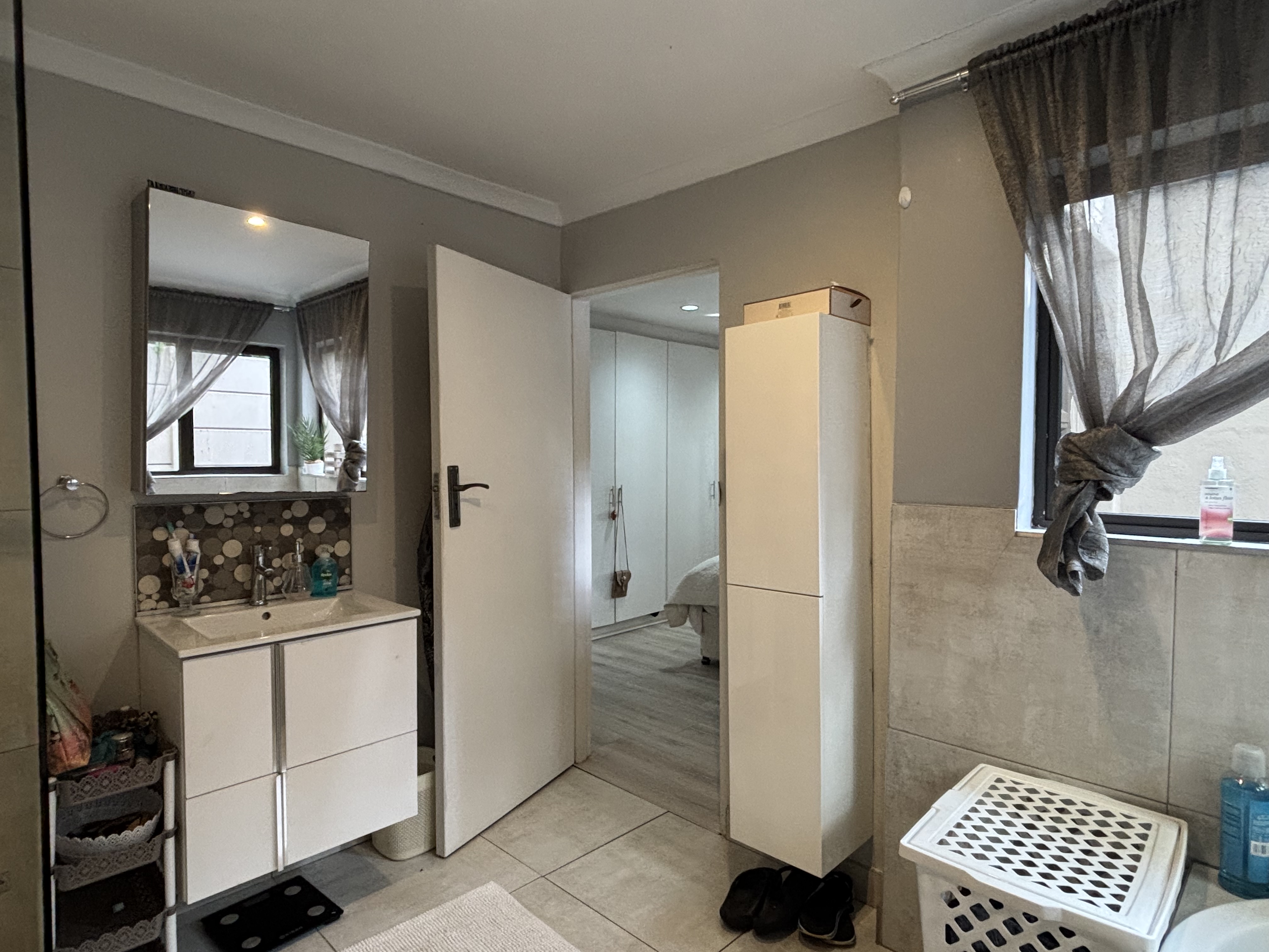 450m² Charming 4-Bedroom Family Home for Sale in West Beach!