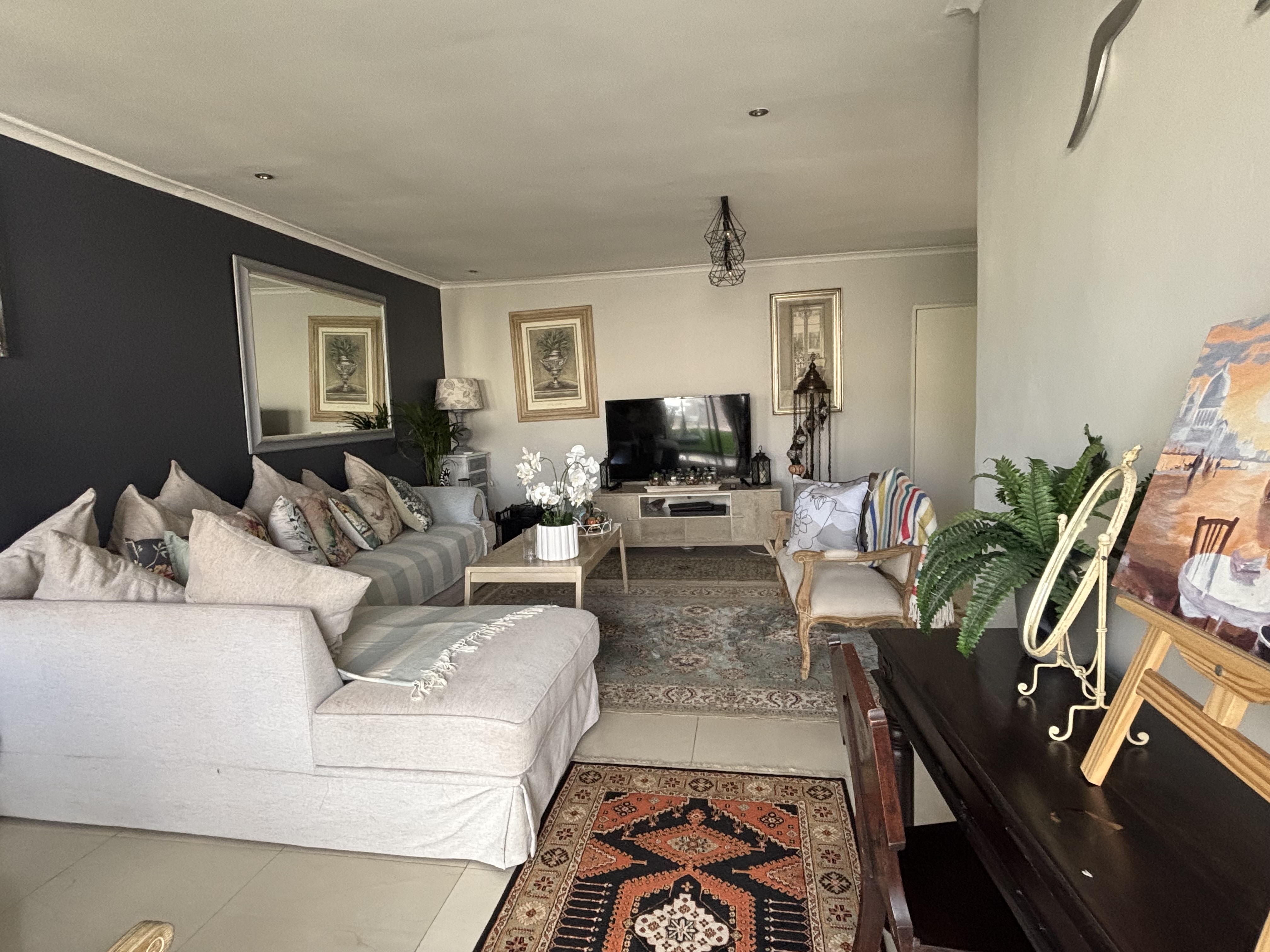 450m² Charming 4-Bedroom Family Home for Sale in West Beach!