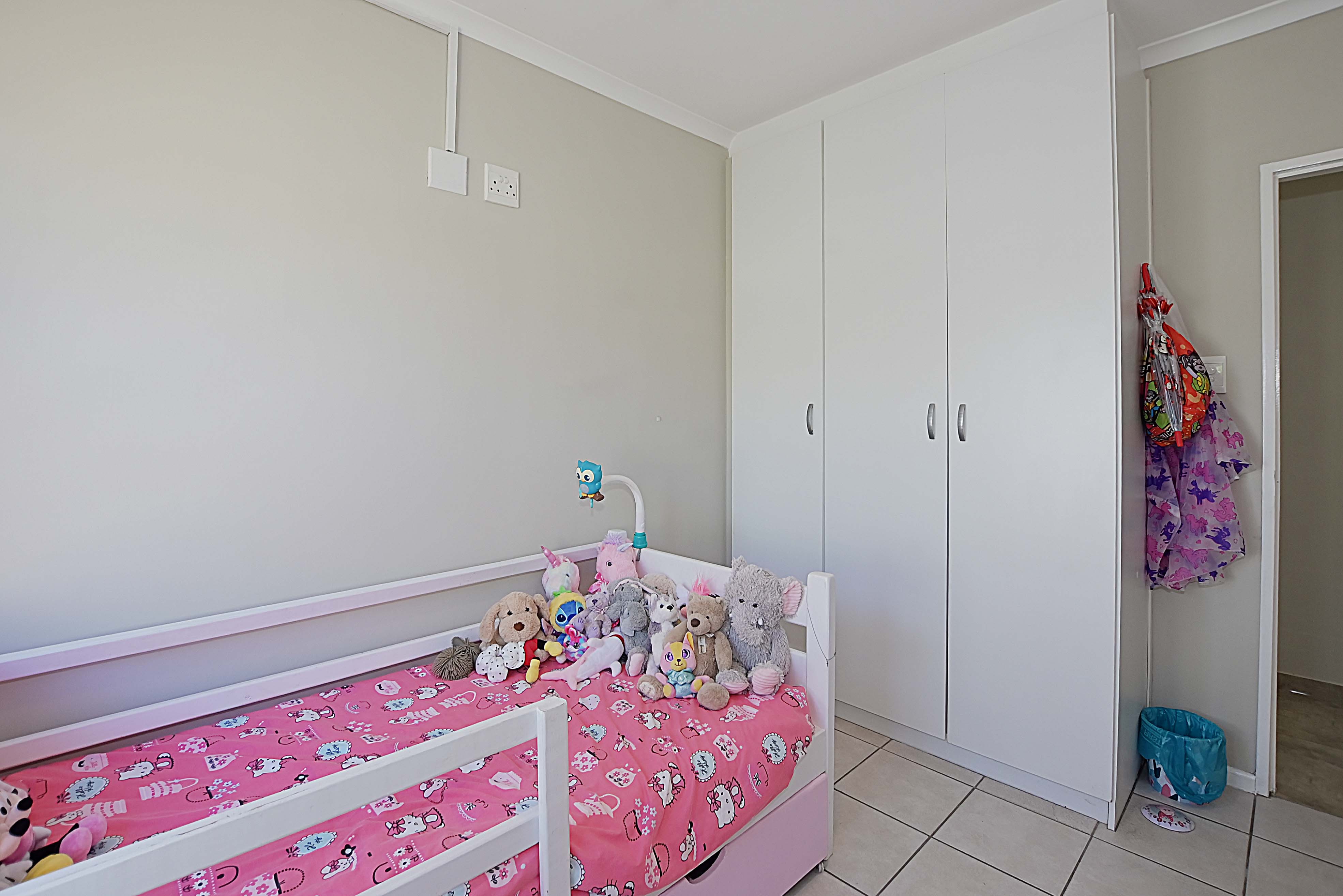 526m² Charming 4-Bedroom Family Home in Tranquil Parklands Pocket.