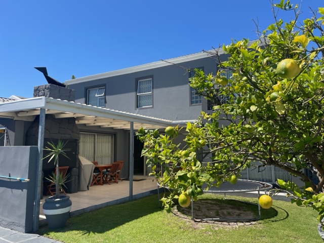 497m² Stunning 6 bedroom Family Home – A True Gem!