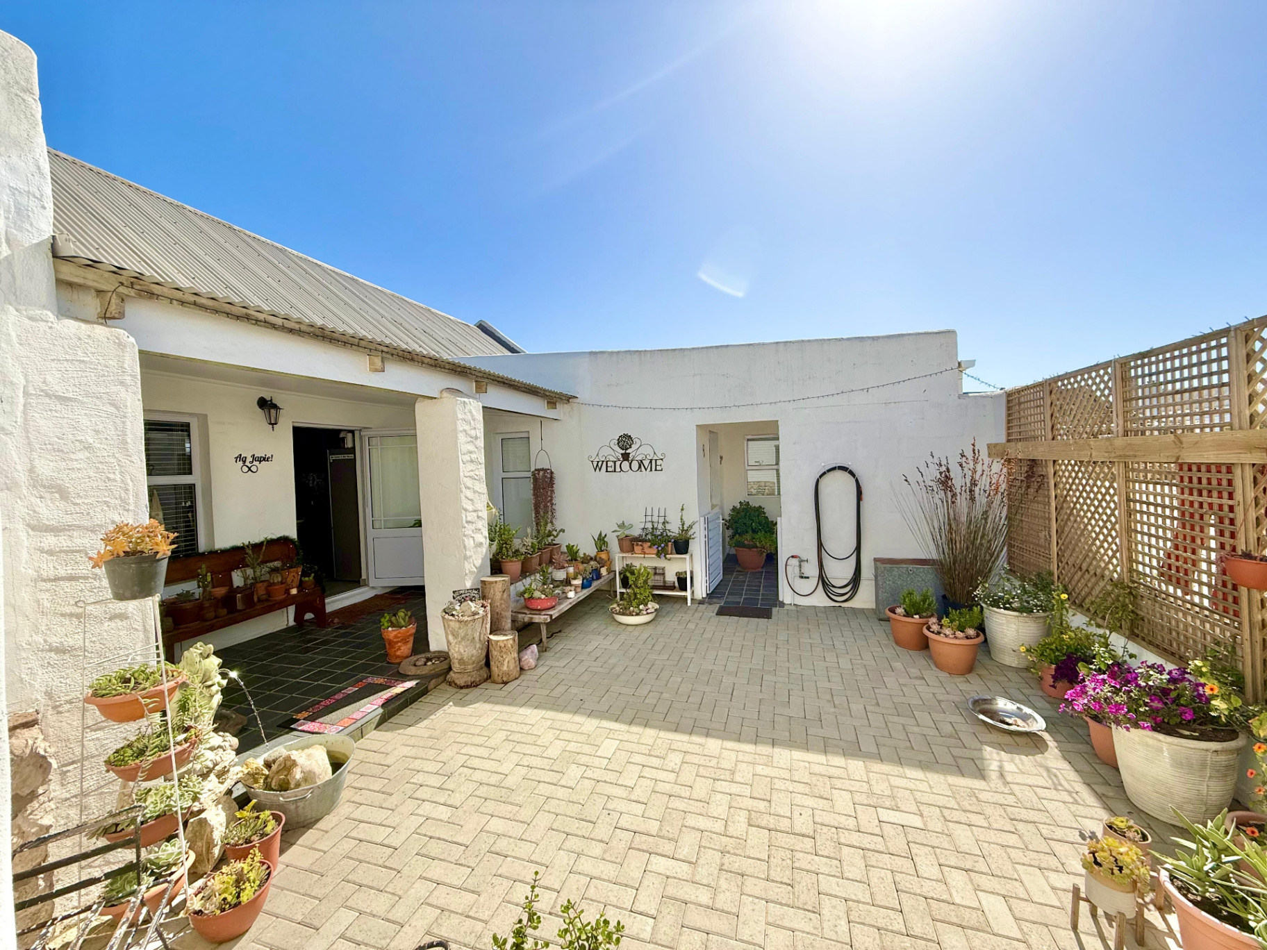 1000m² 4 Bedroom Exceptional Dual-Income Coastal Home in Jacobsbaai 