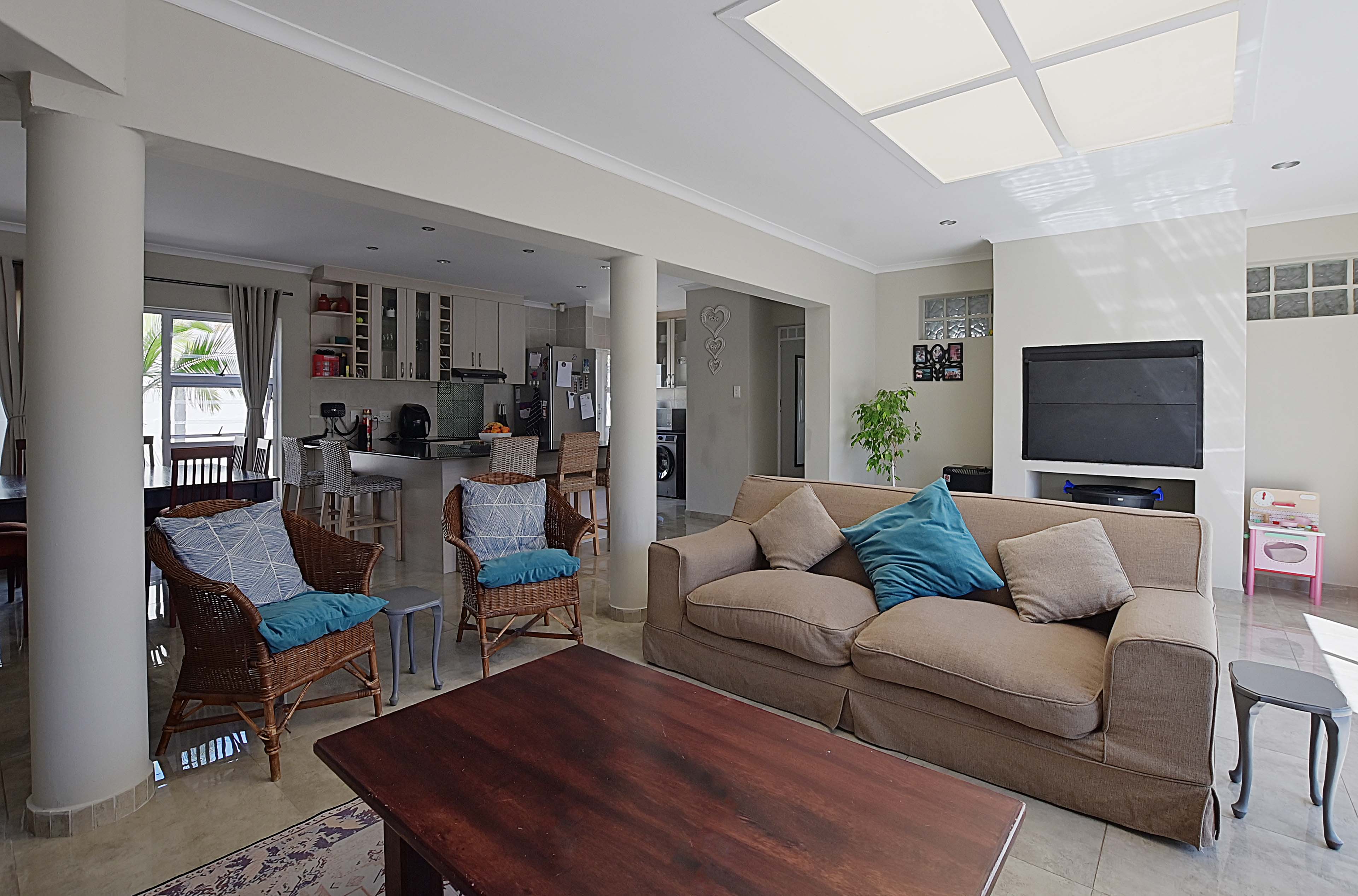 526m² Charming 4-Bedroom Family Home in Tranquil Parklands Pocket.