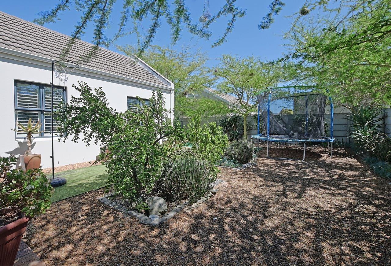 400m² Neat & Inviting Home in Canal West, Sunningdale.