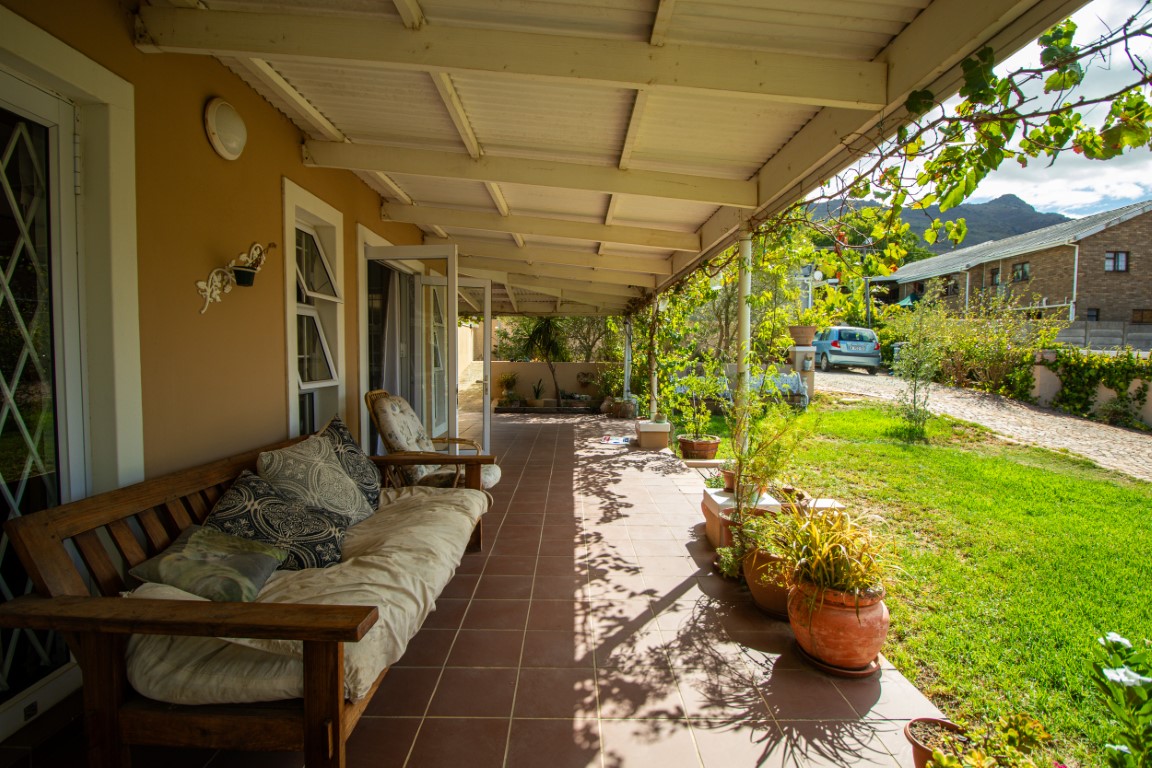 801m² 3 Bedroom house nestled in ever popular Riebeek Kasteel!