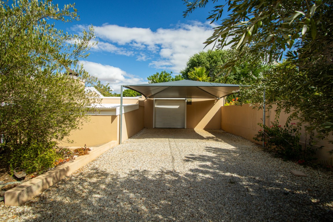801m² 3 Bedroom house nestled in ever popular Riebeek Kasteel!