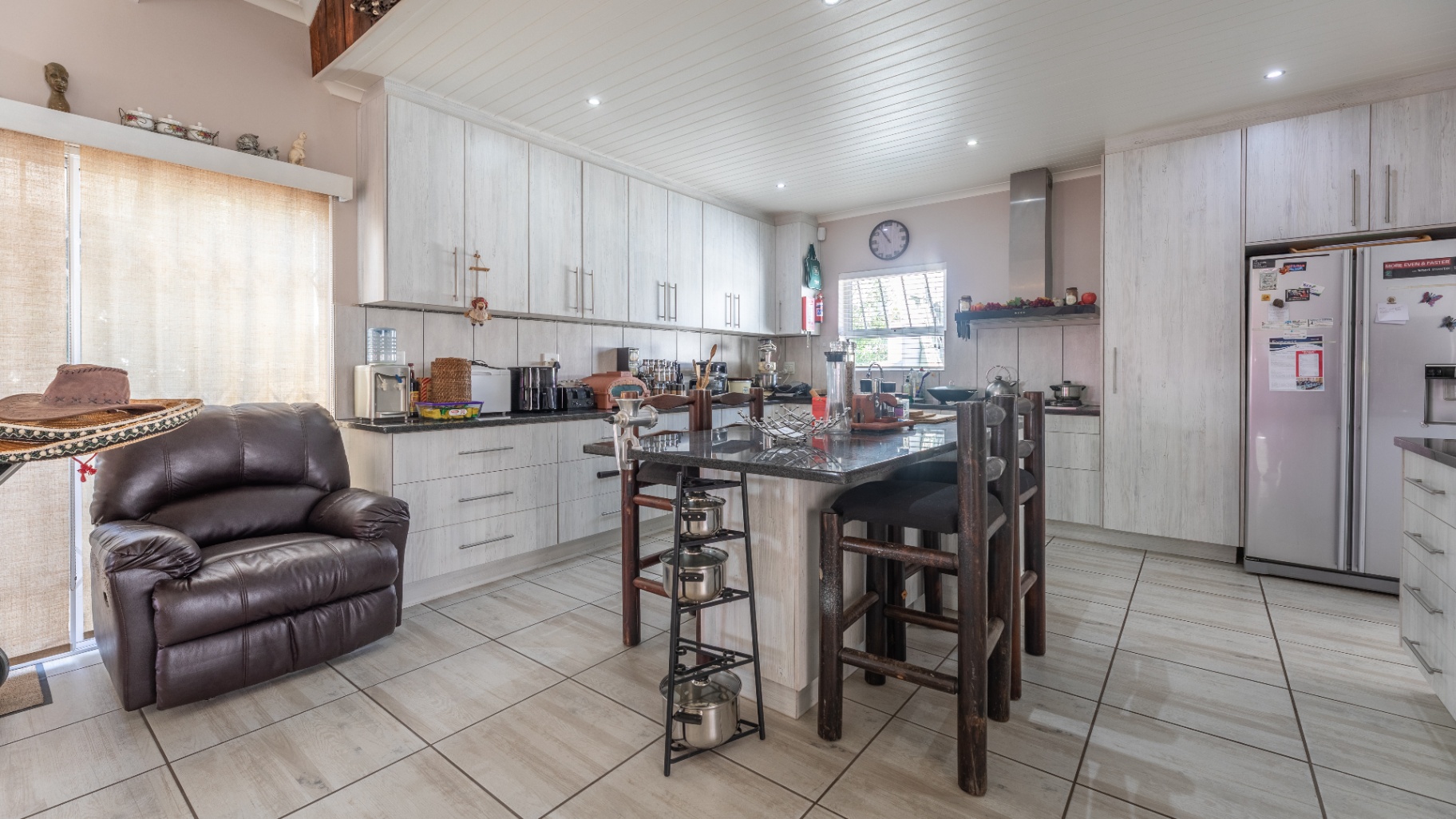 1018m² Langebaan Living: Your Dream Home Awaits - Dual Living with Spacious 3 Bedroom Main House and Separate 1 Bedroom 2nd Home