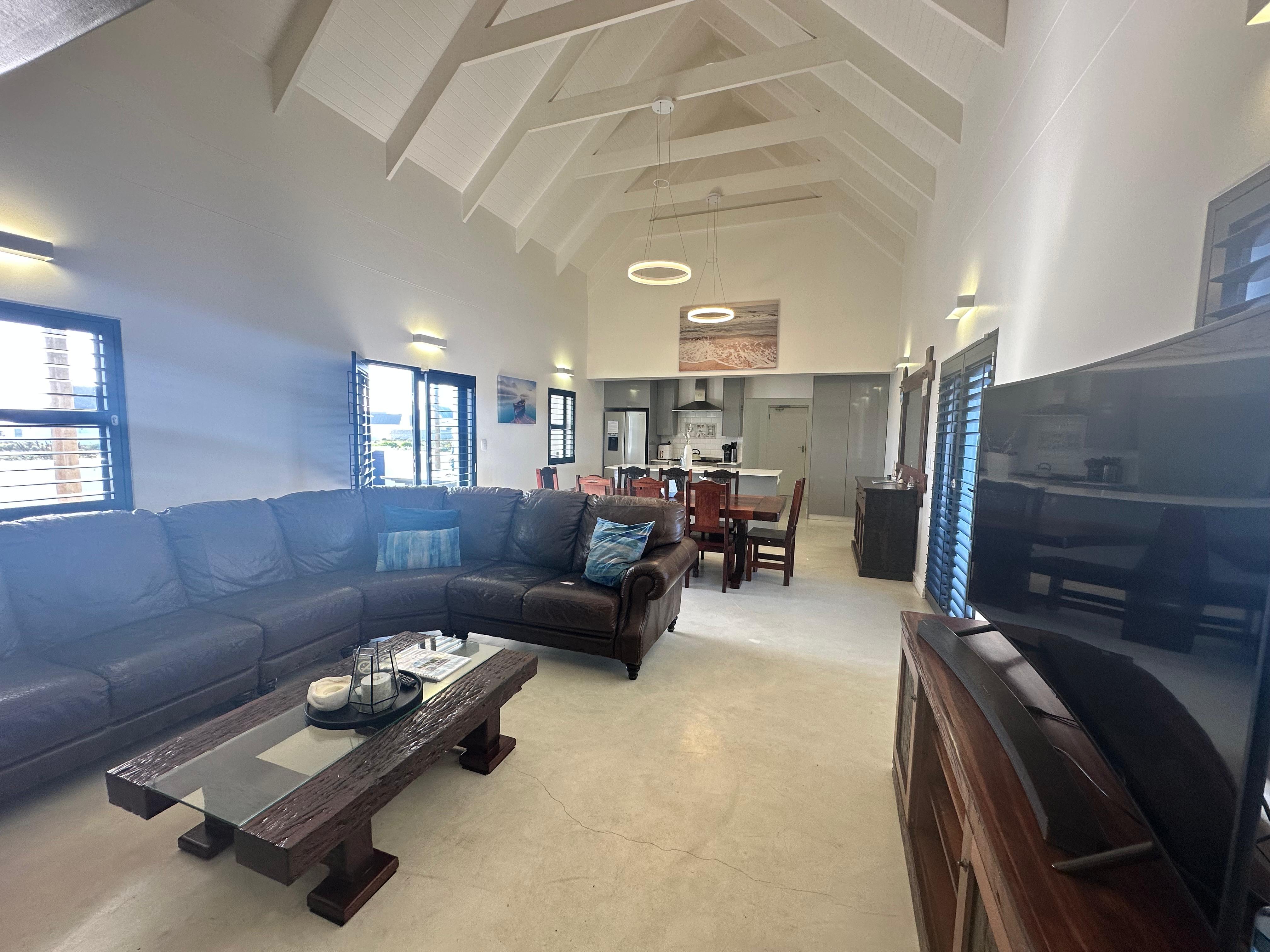552m² Luxury Off-Grid Living, Fully Furnished Home in Toothrock, Jacobsbaai