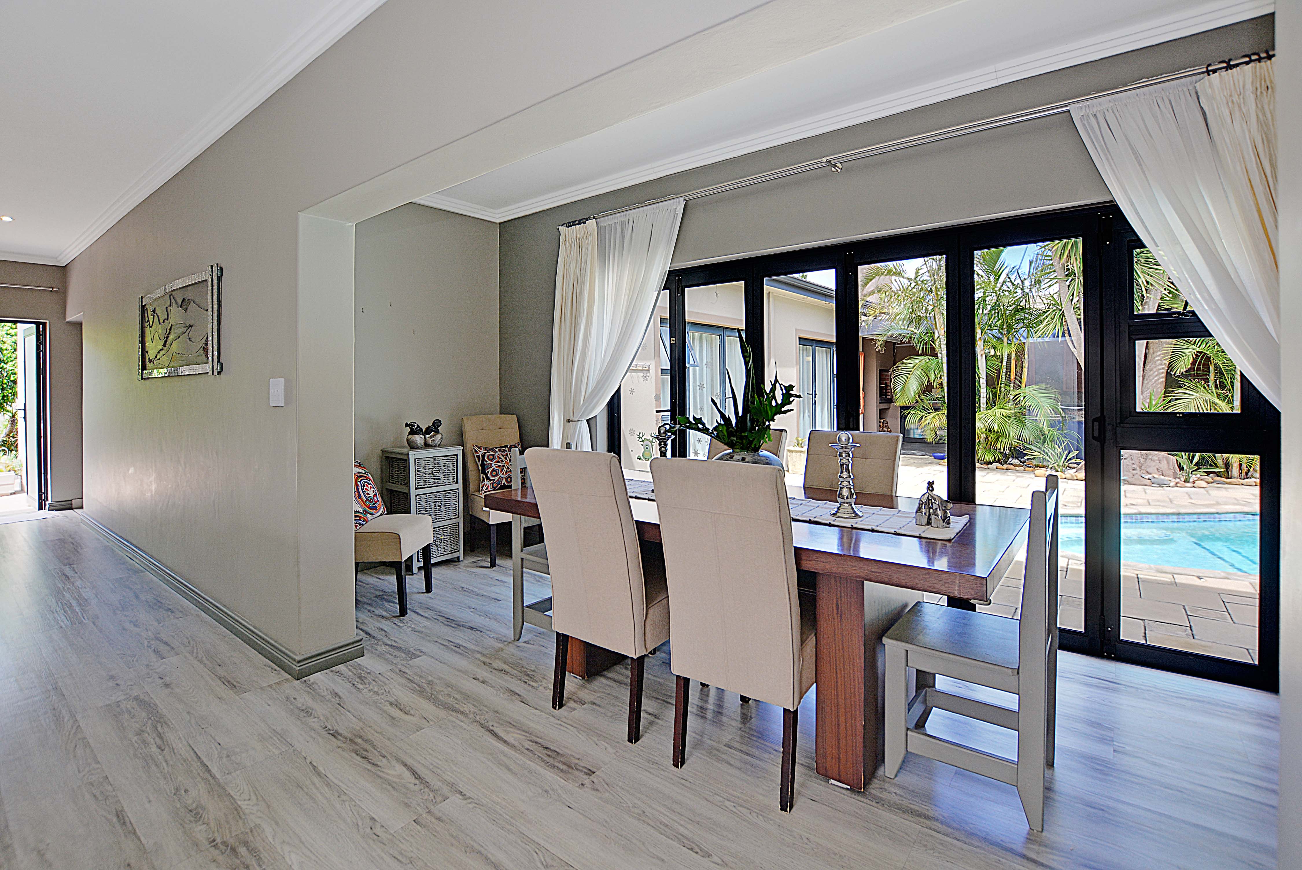 937m² Extremely unique property, located in the sought after flamingo vlei area