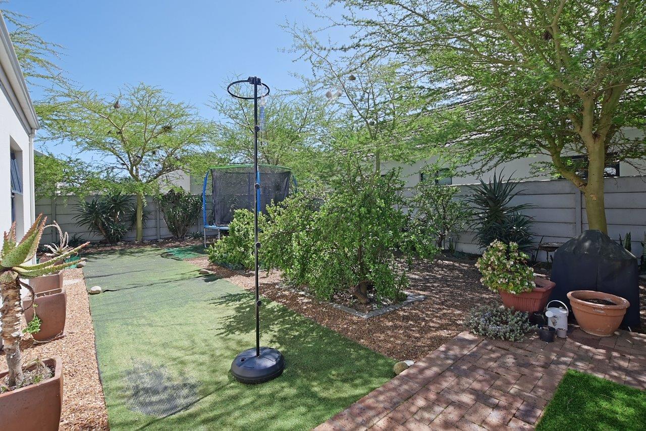 400m² Neat & Inviting Home in Canal West, Sunningdale.
